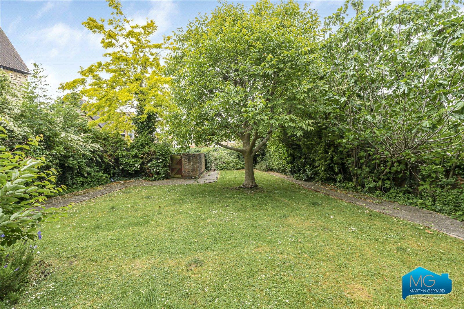 2 bedroom Ground Floor Flat to rent - Martyn Gerrard