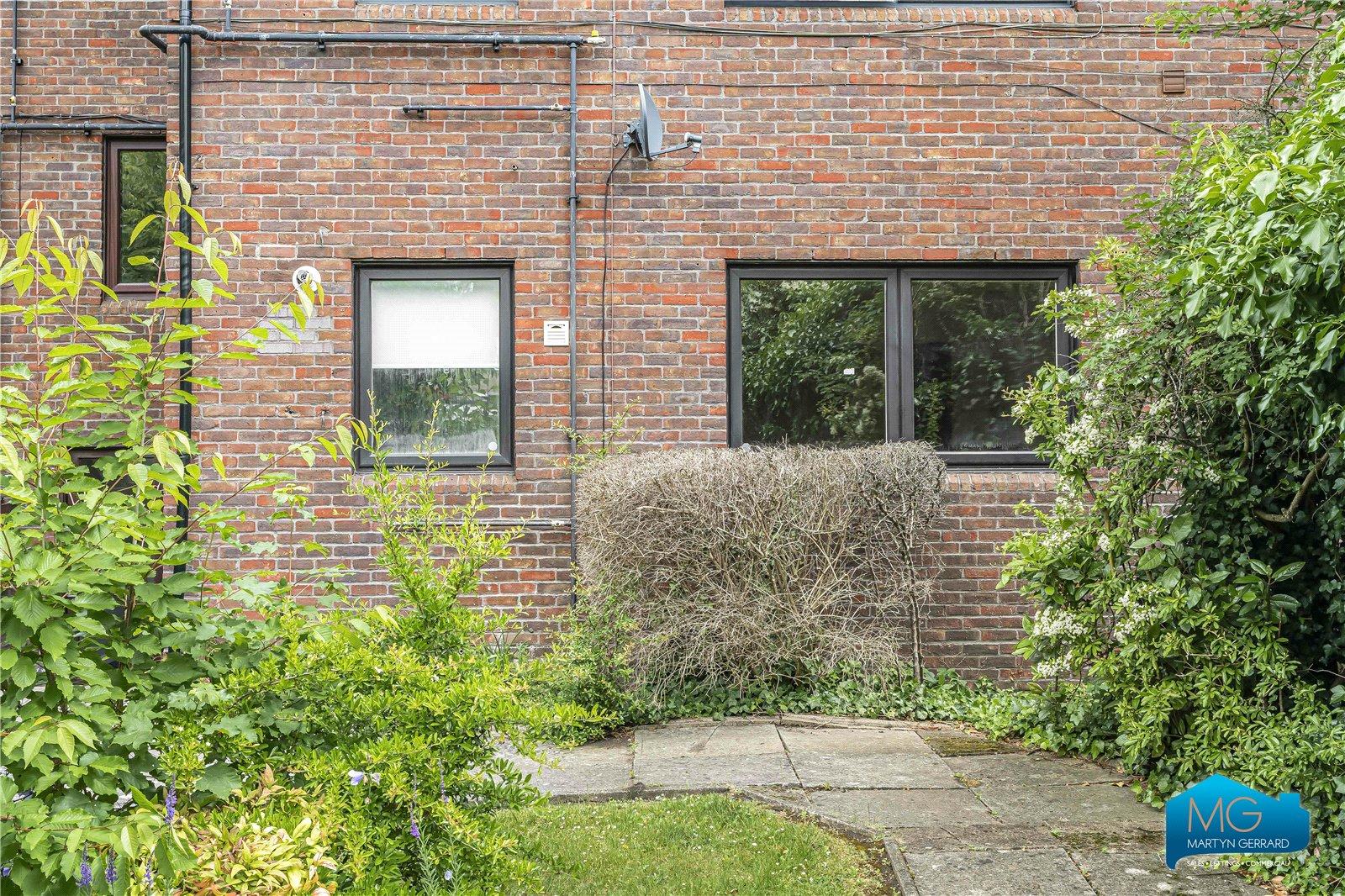 2 bedroom Ground Floor Flat to rent - Martyn Gerrard
