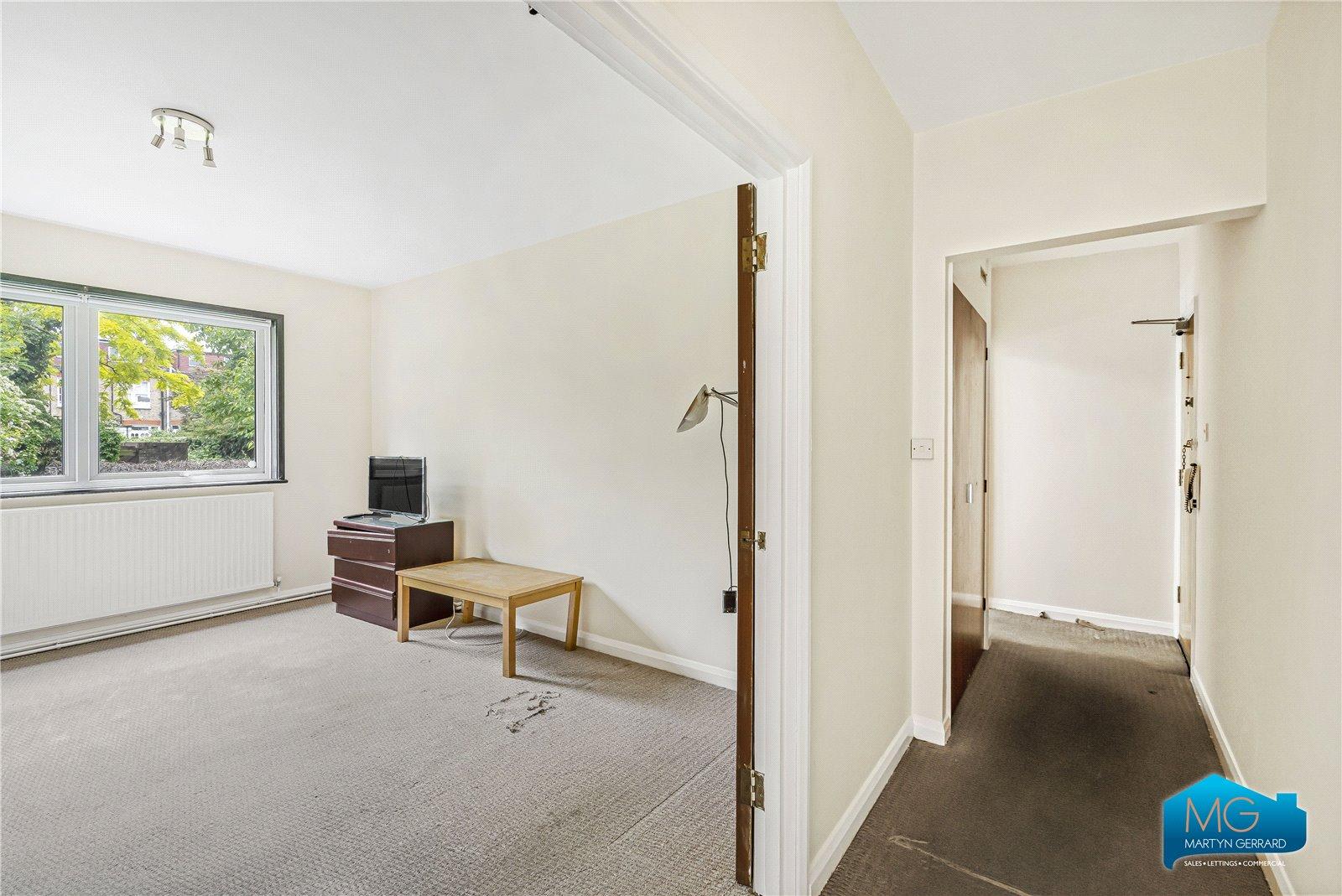 2 bedroom Ground Floor Flat to rent - Martyn Gerrard