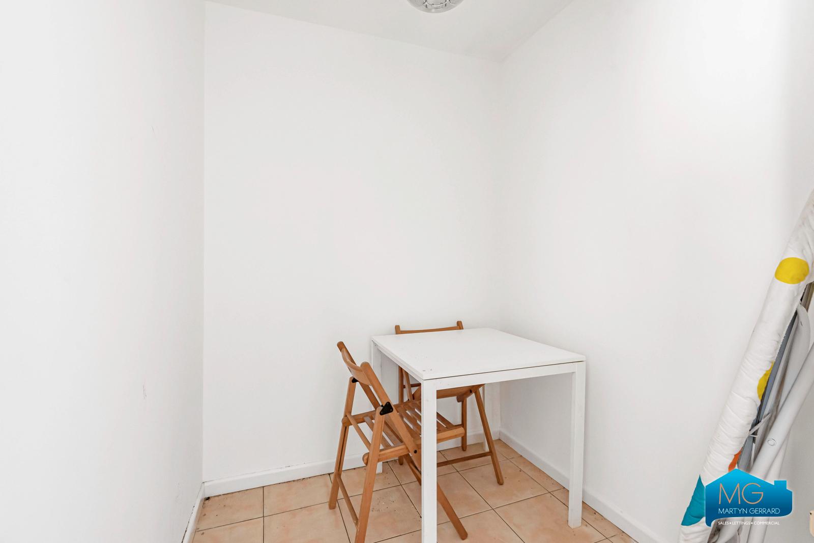 2 bedroom Apartment to rent - Martyn Gerrard