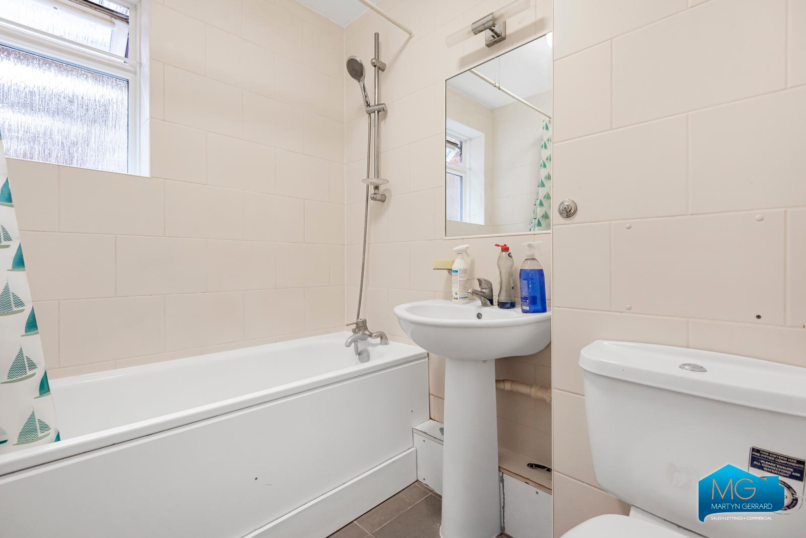 2 bedroom Apartment to rent - Martyn Gerrard