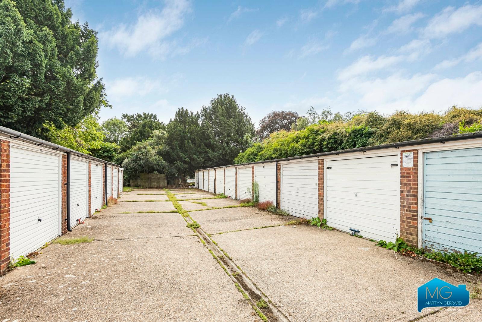 2 bedroom Apartment to rent - Martyn Gerrard