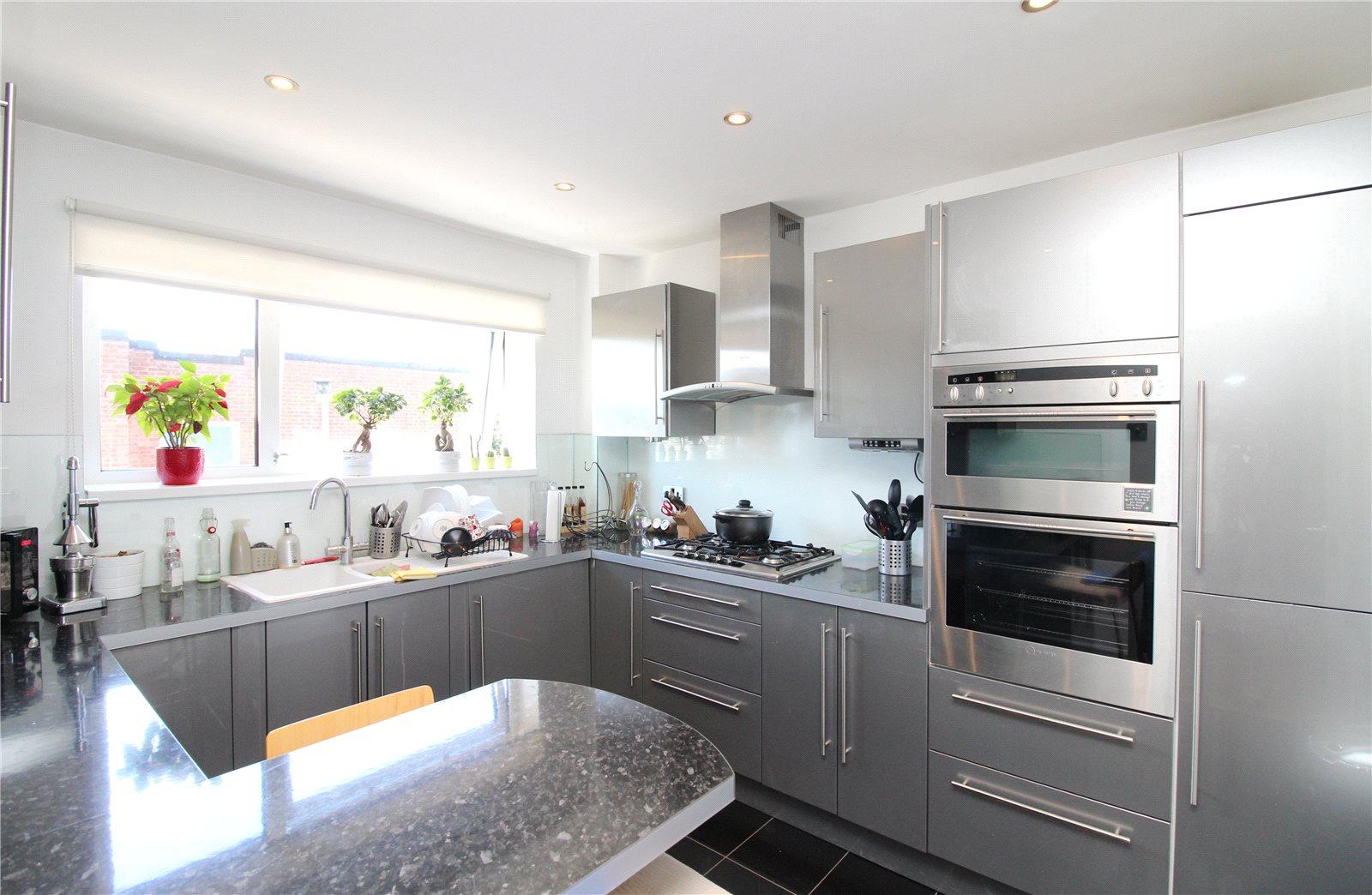 2 bedroom Apartment to rent - Martyn Gerrard