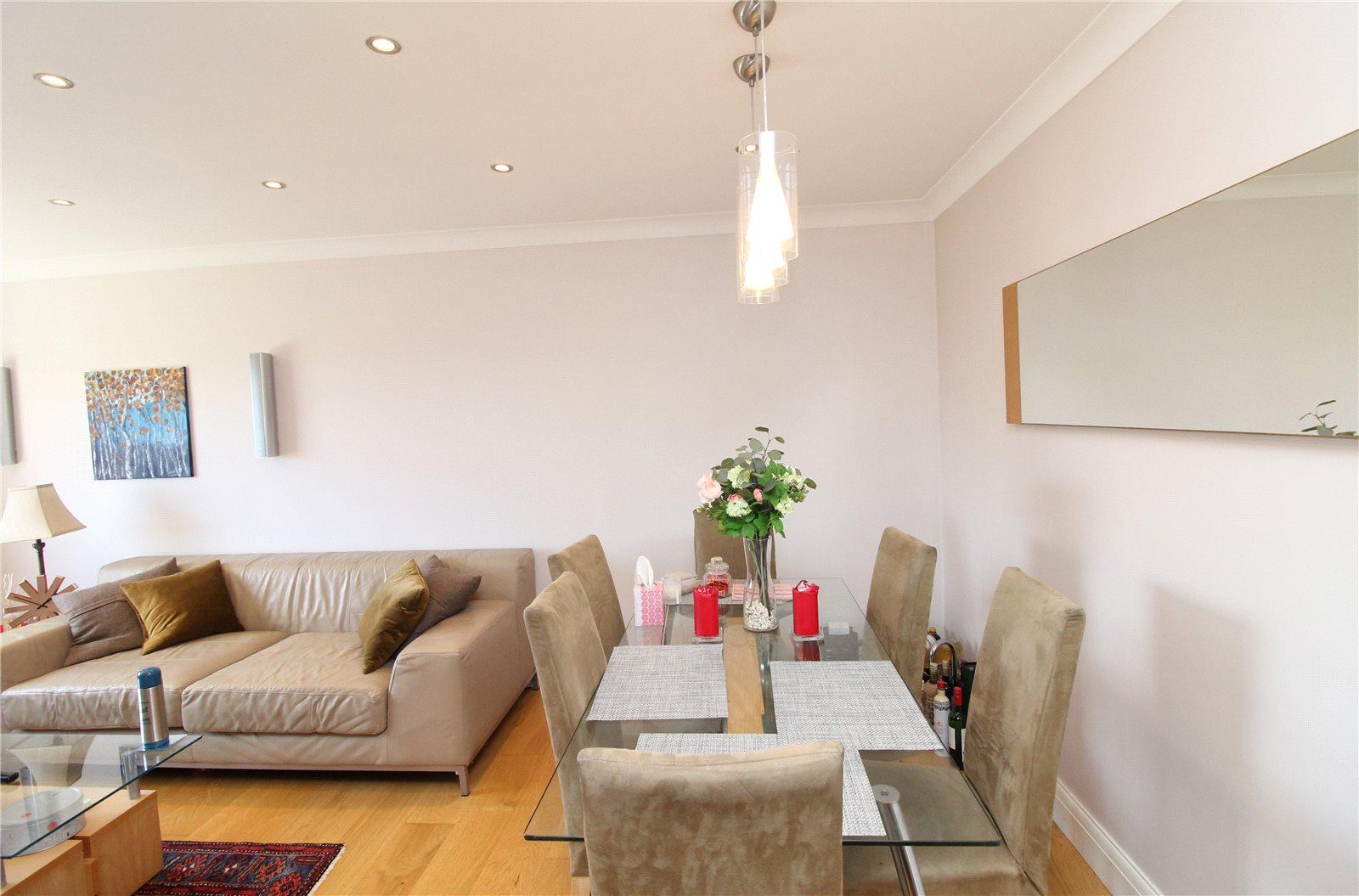 2 bedroom Apartment to rent - Martyn Gerrard