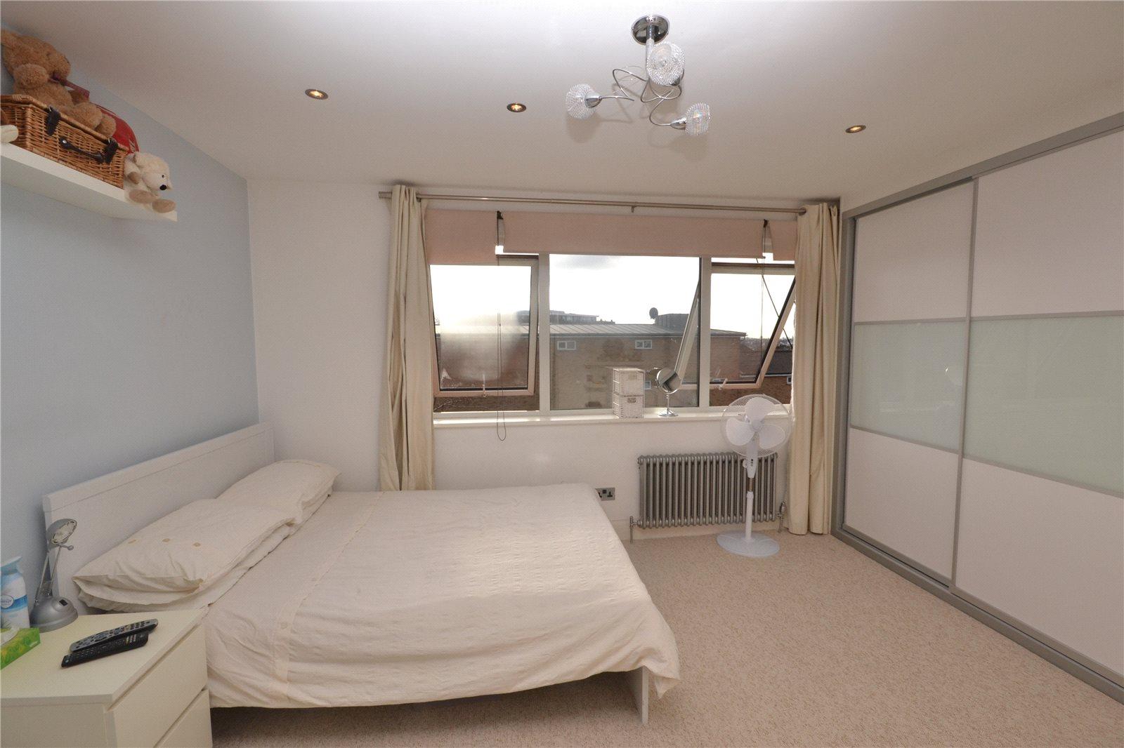 2 bedroom Apartment to rent - Martyn Gerrard