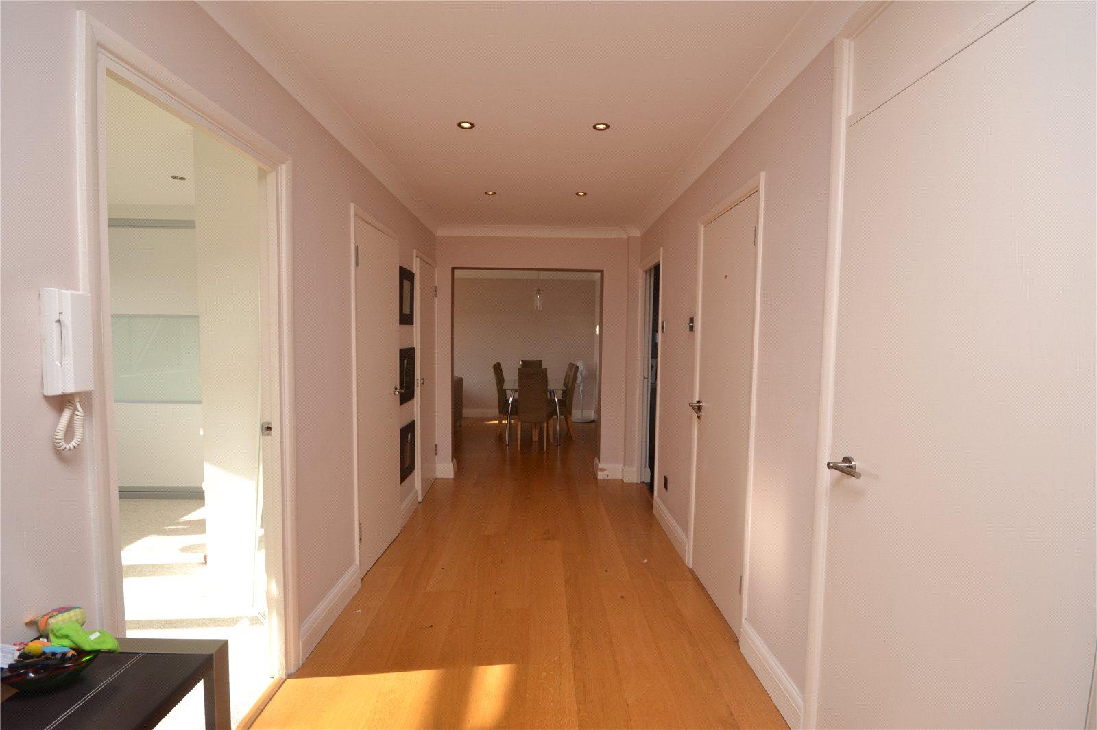 2 bedroom Apartment to rent - Martyn Gerrard