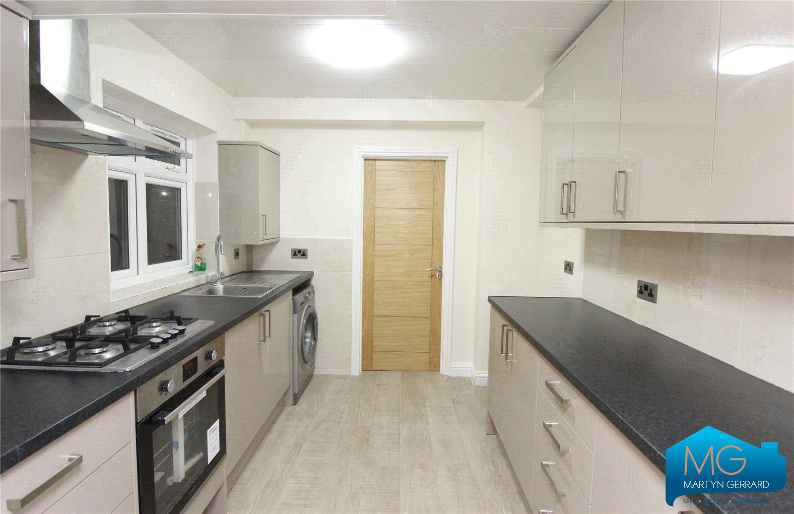 5 bedroom Semi-Detached House to rent - Martyn Gerrard