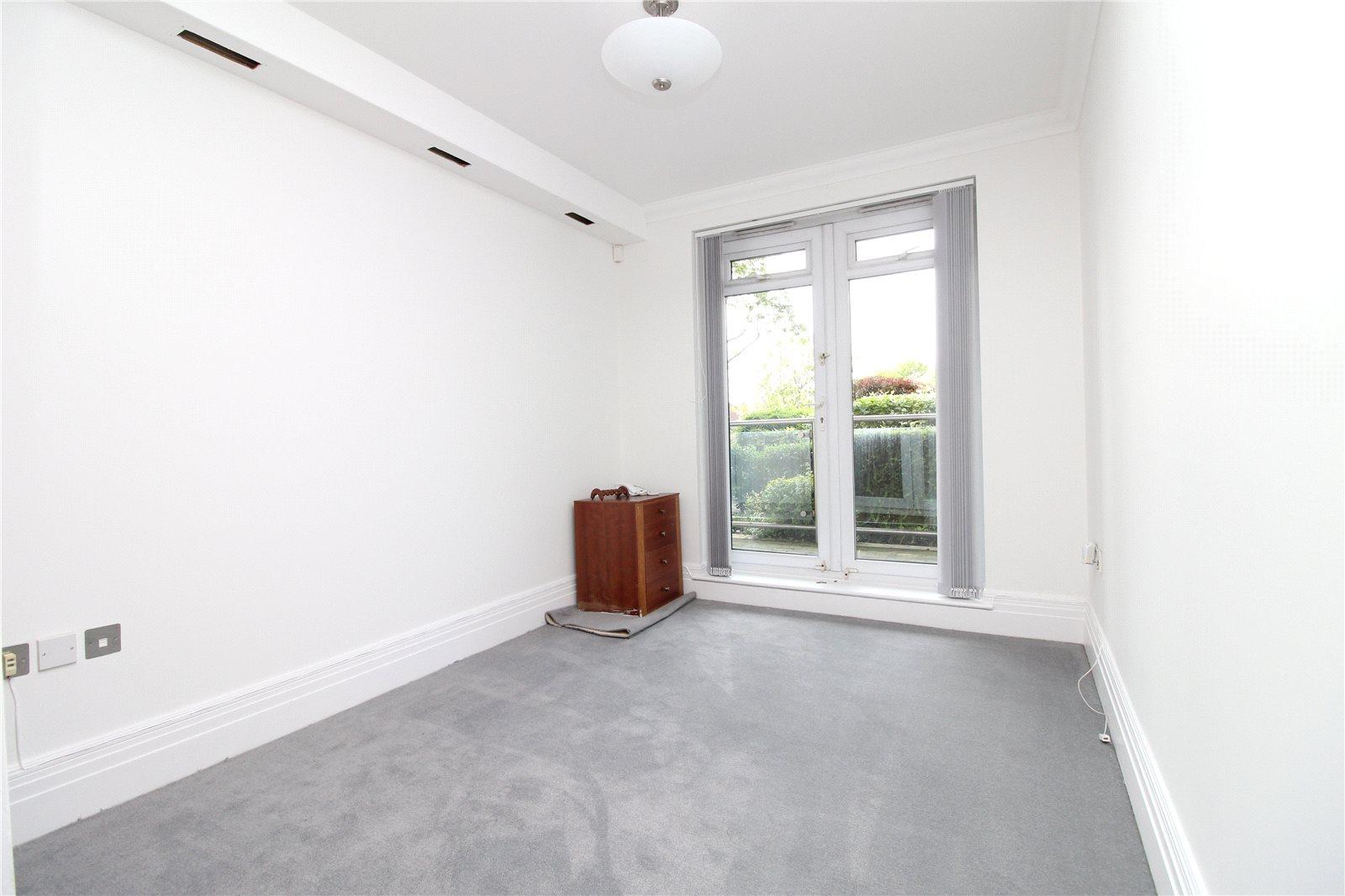 2 bedroom Ground Floor Flat to rent - Martyn Gerrard