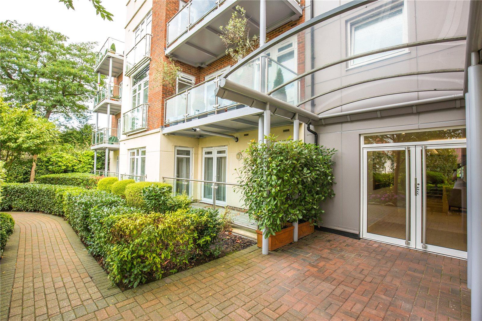 2 bedroom Ground Floor Flat to rent - Martyn Gerrard