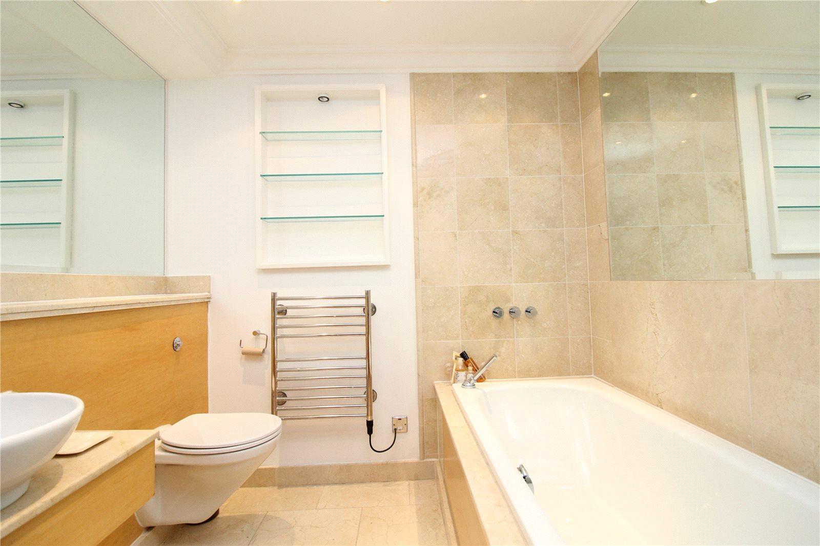 2 bedroom Ground Floor Flat to rent - Martyn Gerrard