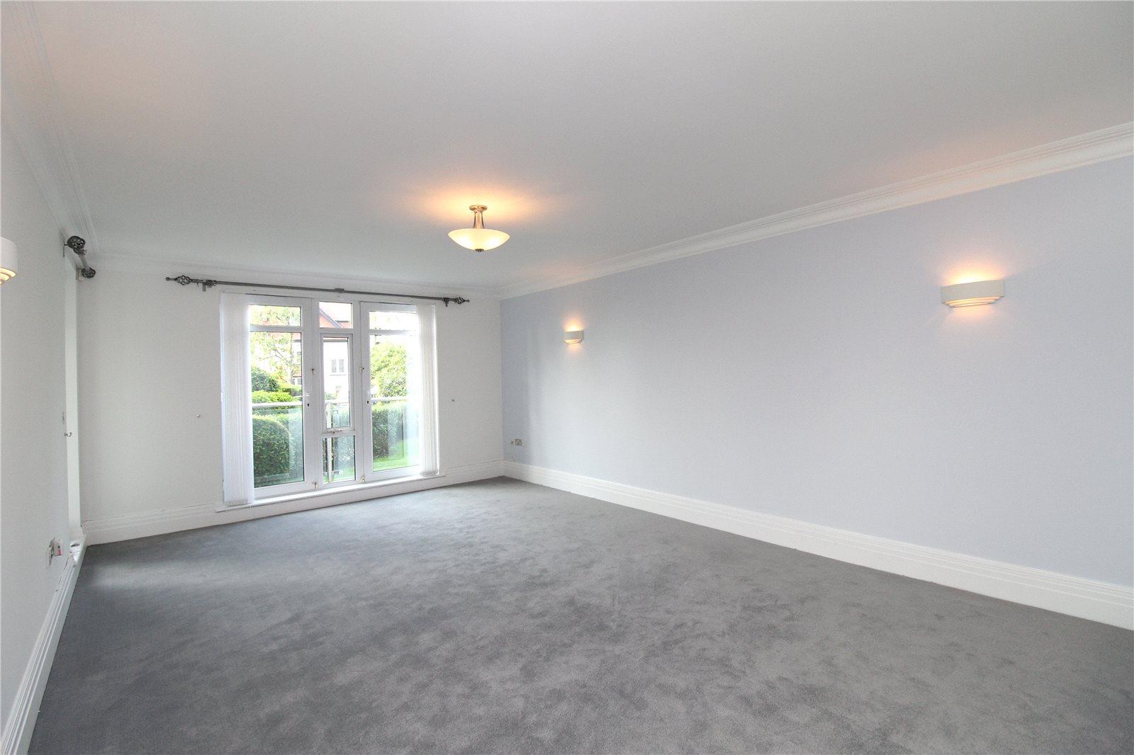 2 bedroom Ground Floor Flat to rent - Martyn Gerrard