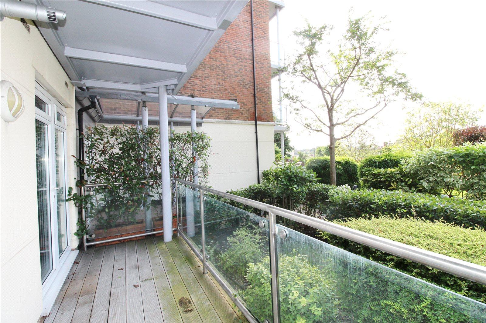 2 bedroom Ground Floor Flat to rent - Martyn Gerrard