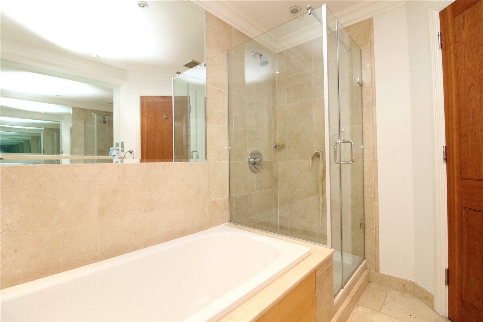 2 bedroom Ground Floor Flat to rent - Martyn Gerrard