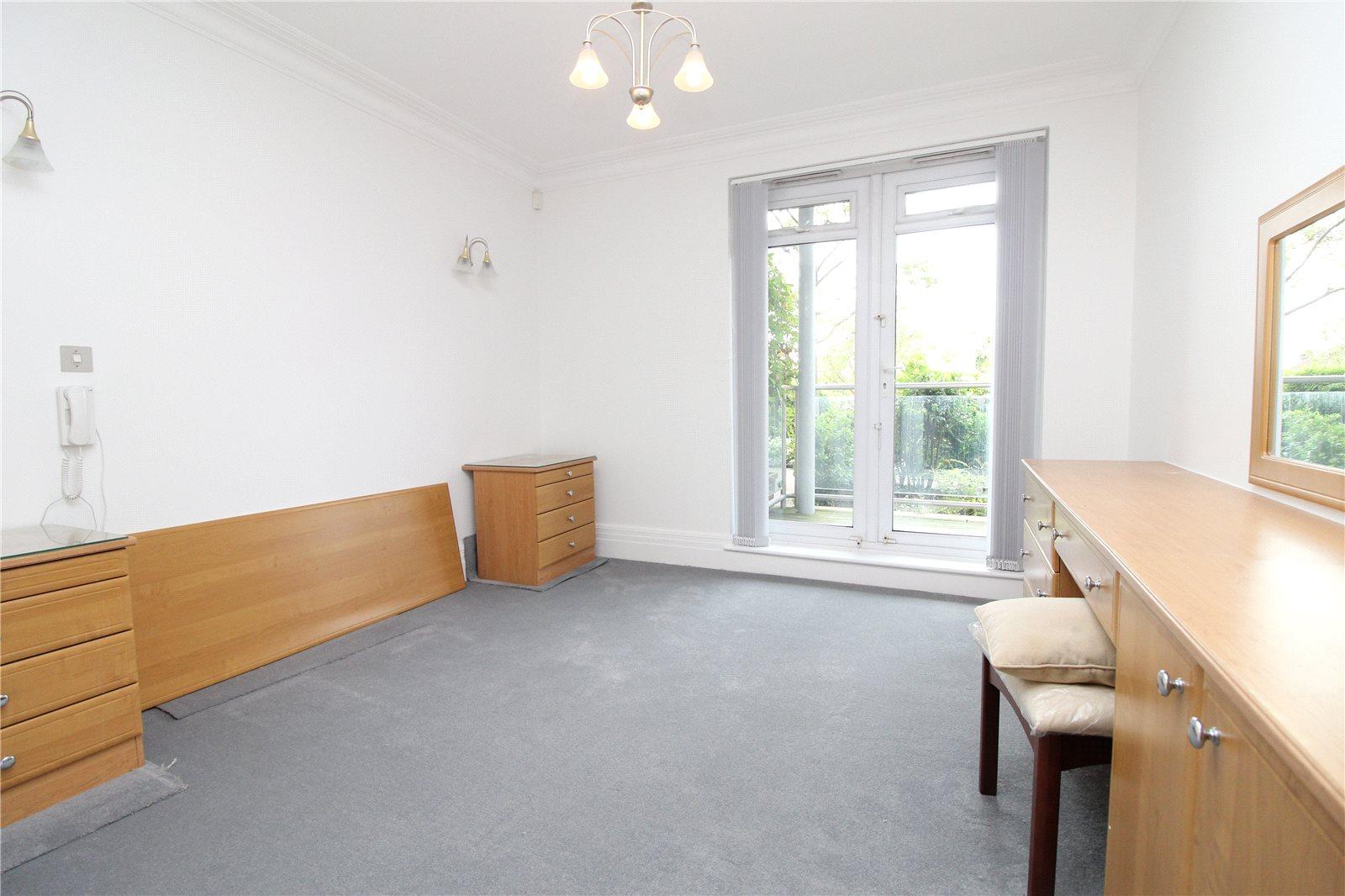 2 bedroom Ground Floor Flat to rent - Martyn Gerrard