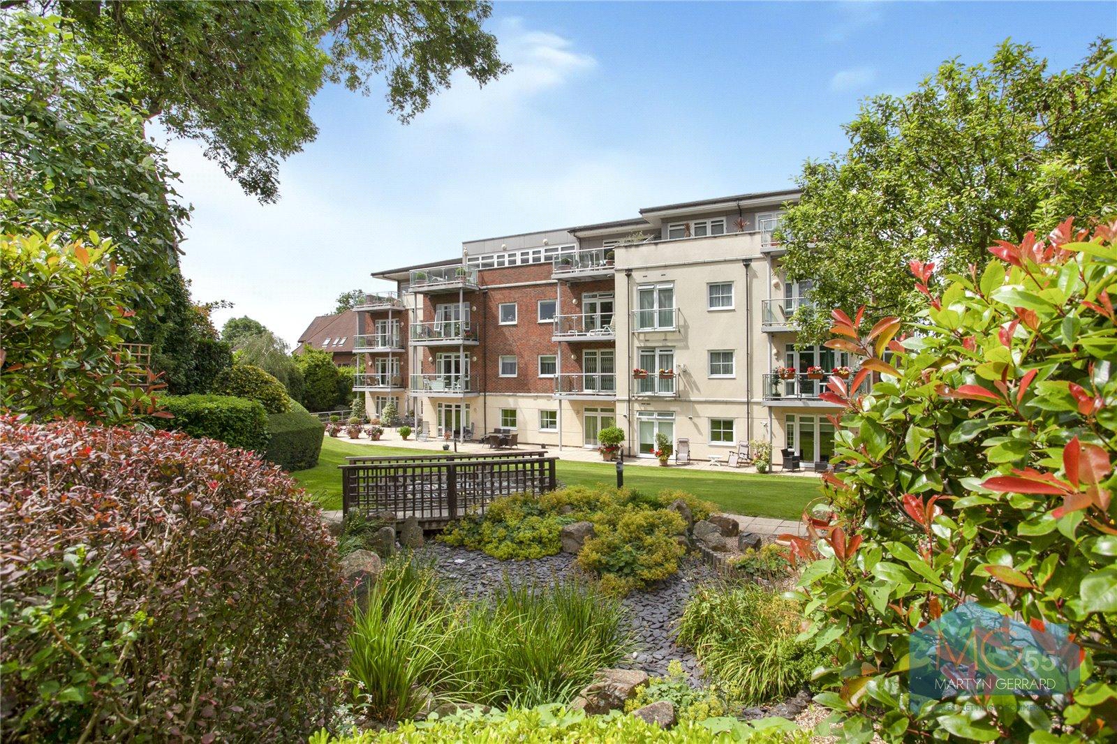 2 bedroom Ground Floor Flat to rent - Martyn Gerrard