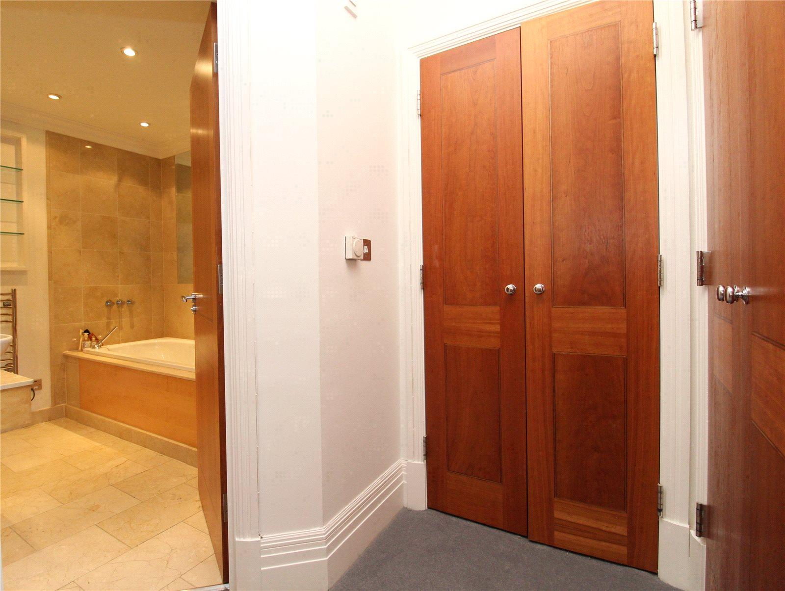 2 bedroom Ground Floor Flat to rent - Martyn Gerrard