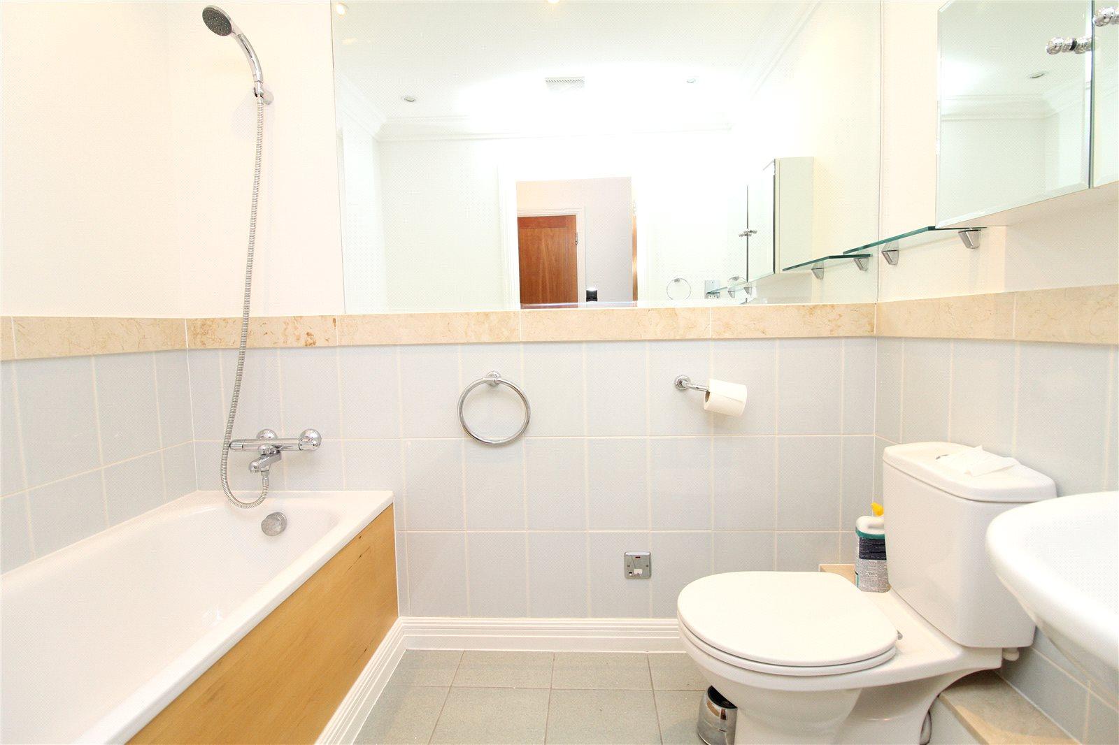 2 bedroom Ground Floor Flat to rent - Martyn Gerrard