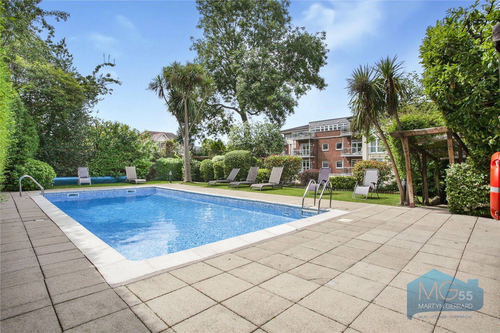 2 bedroom Ground Floor Flat to rent - Martyn Gerrard