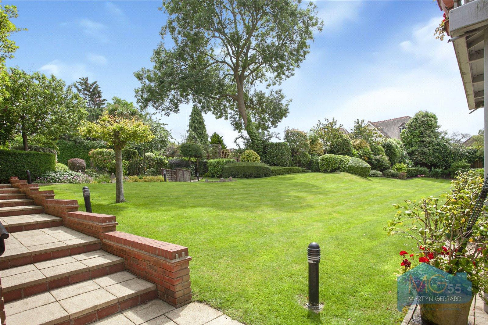 2 bedroom Ground Floor Flat to rent - Martyn Gerrard