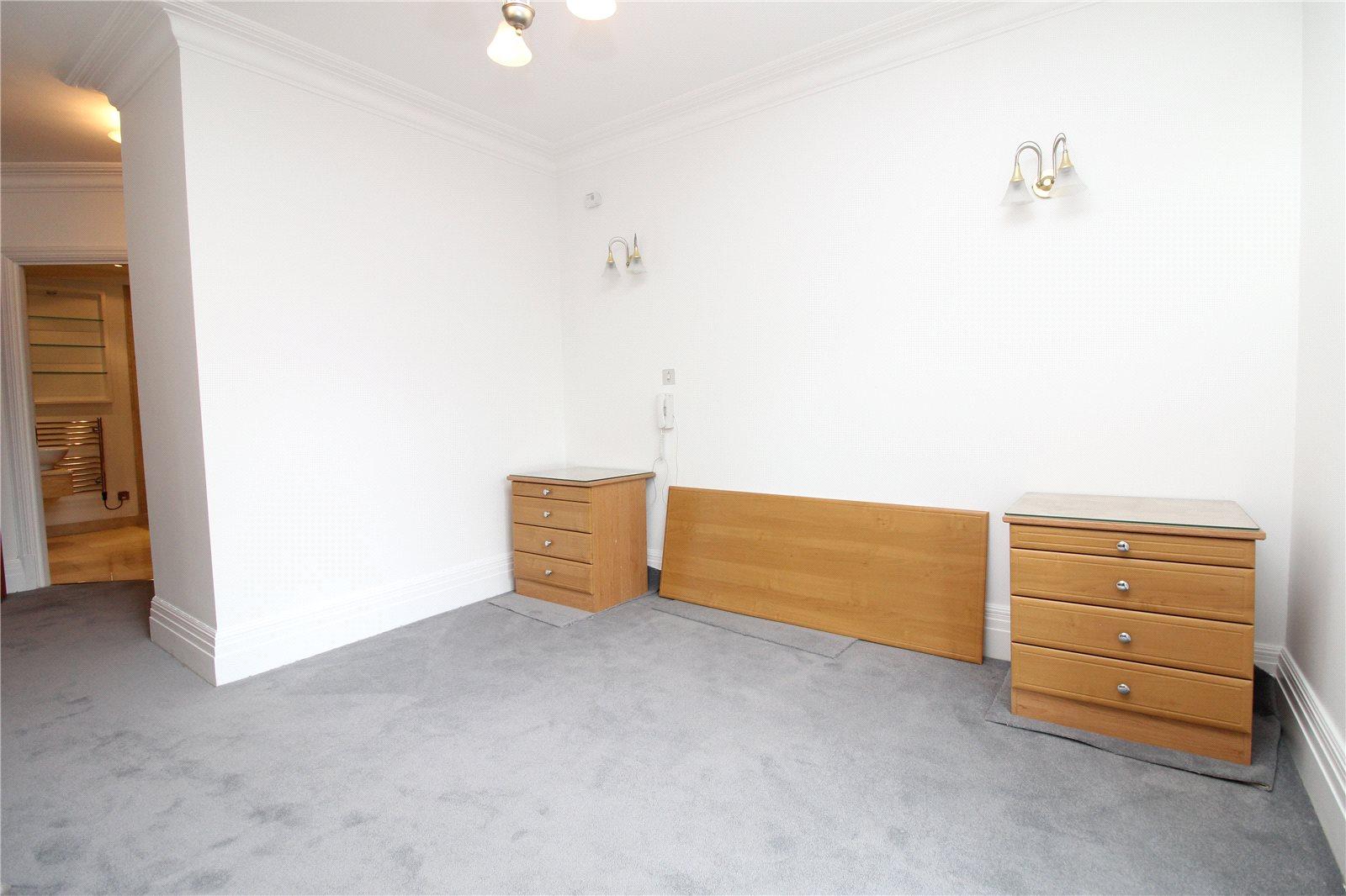 2 bedroom Ground Floor Flat to rent - Martyn Gerrard