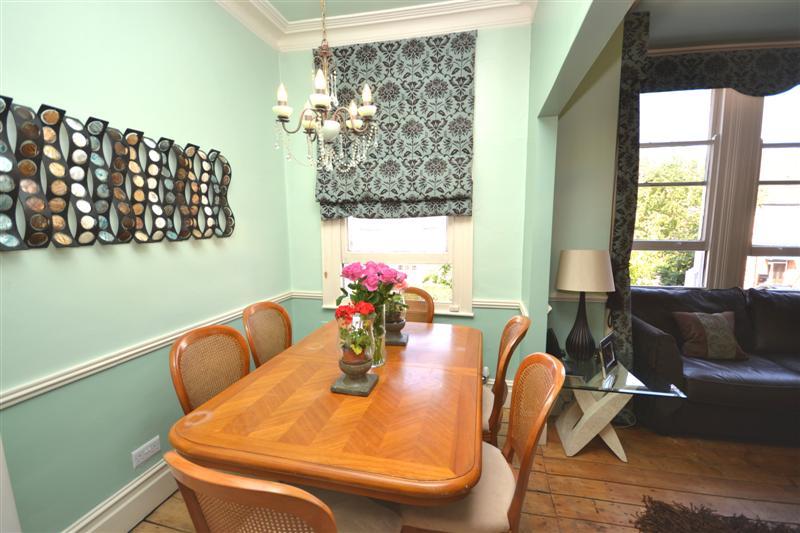 2 bedroom Apartment to rent - Martyn Gerrard
