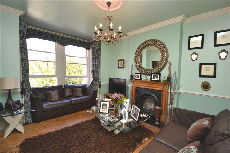 2 bedroom Apartment to rent + ' - Martyn Gerrard