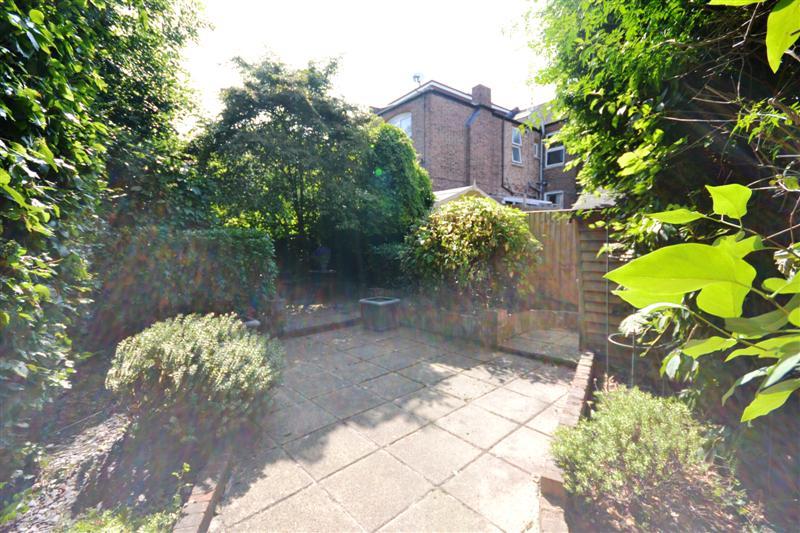 2 bedroom Apartment to rent - Martyn Gerrard