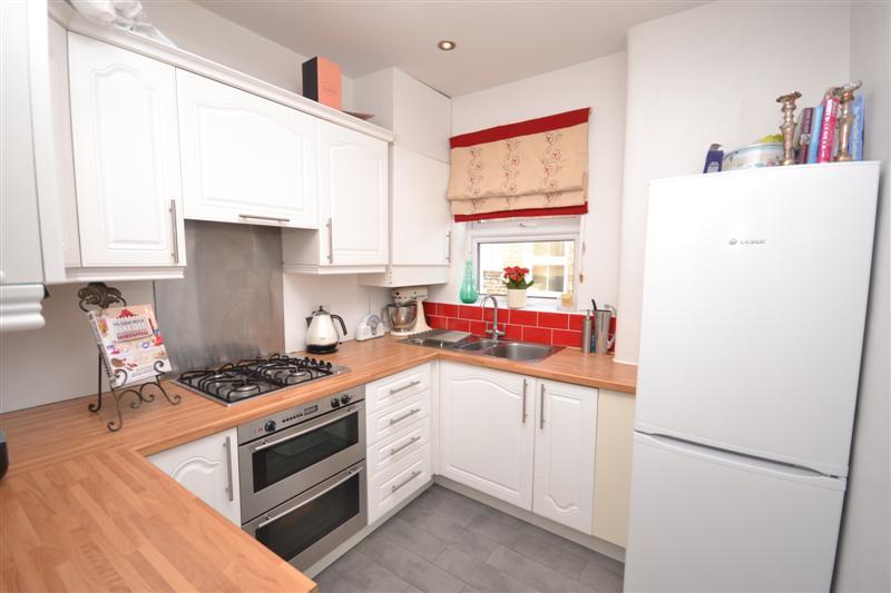 2 bedroom Apartment to rent + ' - Martyn Gerrard
