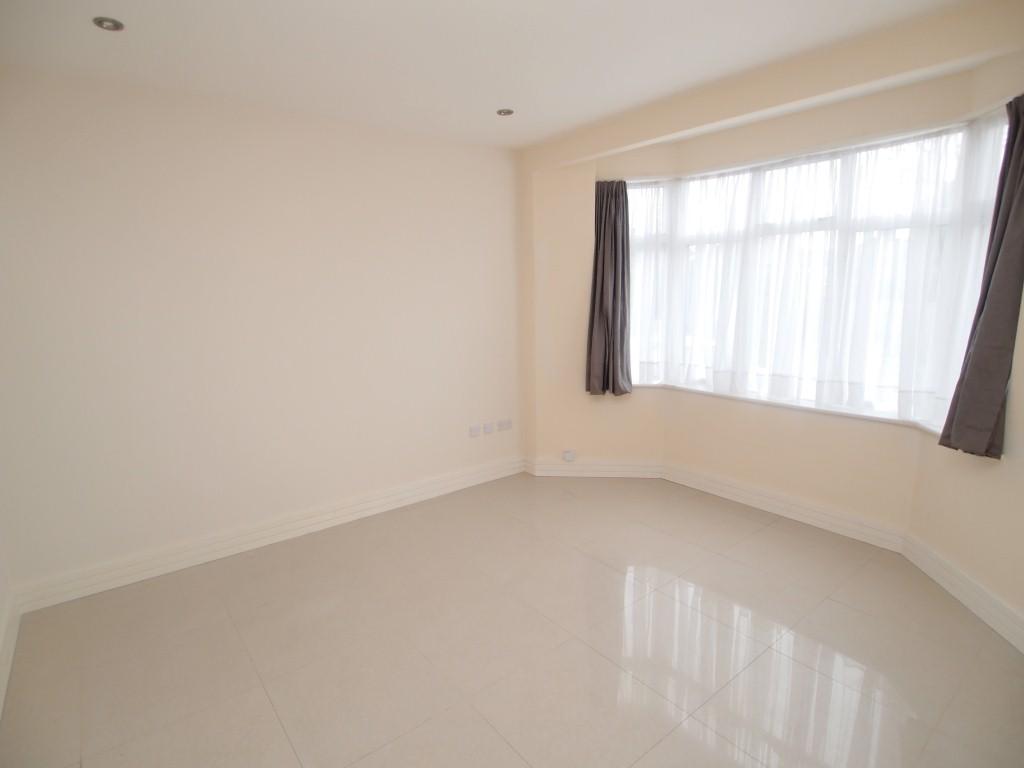 4 bedroom Semi-Detached House to rent - Martyn Gerrard