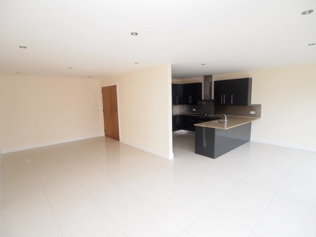 4 bedroom Semi-Detached House to rent - Martyn Gerrard