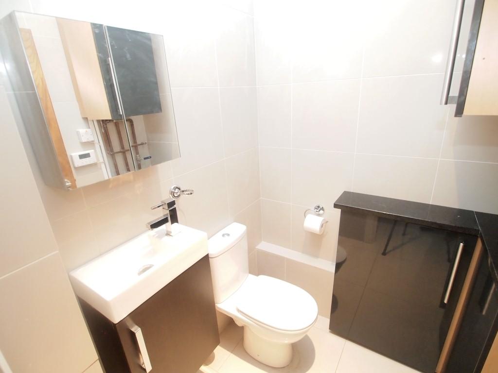 4 bedroom Semi-Detached House to rent - Martyn Gerrard