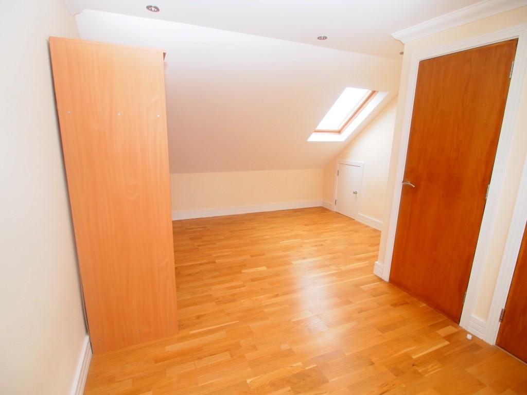 4 bedroom Semi-Detached House to rent - Martyn Gerrard