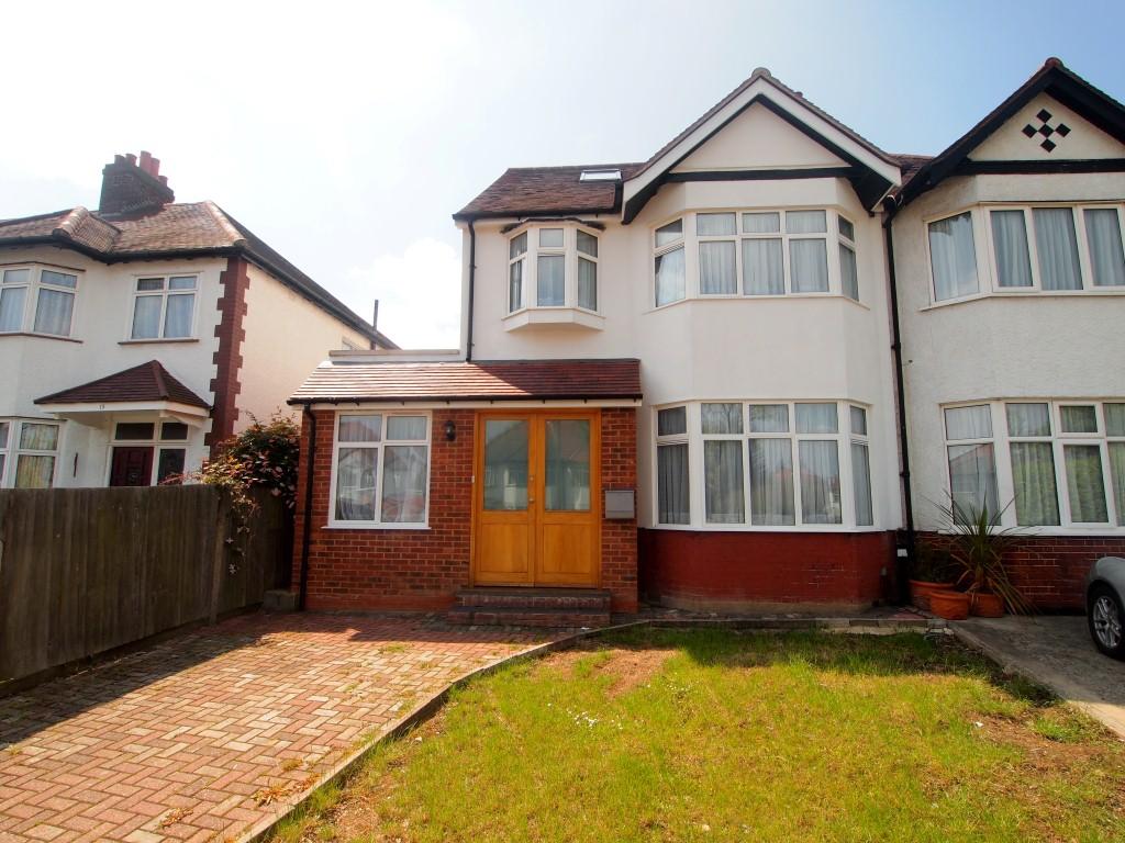 4 bedroom Semi-Detached House to rent - Martyn Gerrard