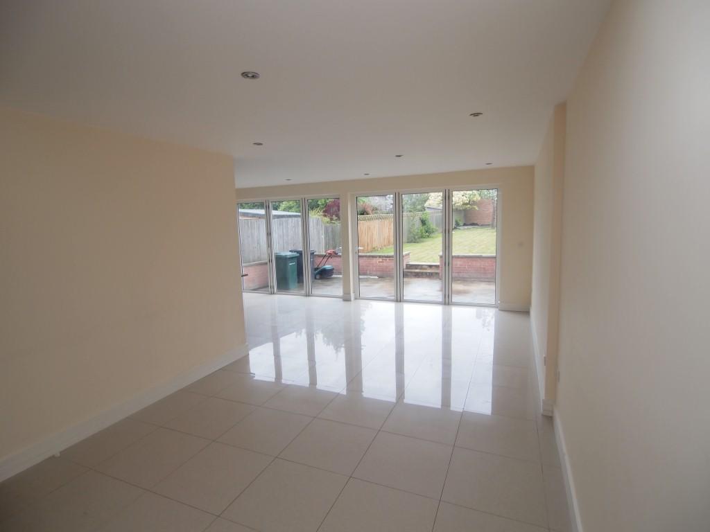 4 bedroom Semi-Detached House to rent - Martyn Gerrard