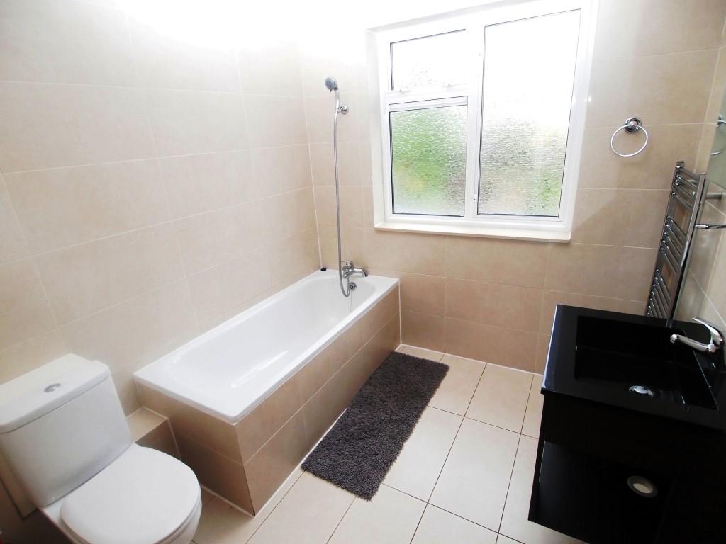 4 bedroom Semi-Detached House to rent - Martyn Gerrard