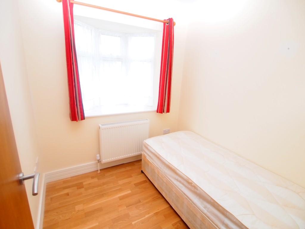 4 bedroom Semi-Detached House to rent - Martyn Gerrard