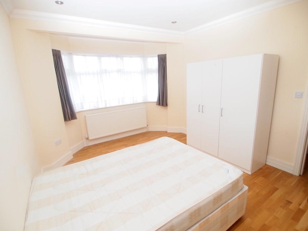 4 bedroom Semi-Detached House to rent - Martyn Gerrard