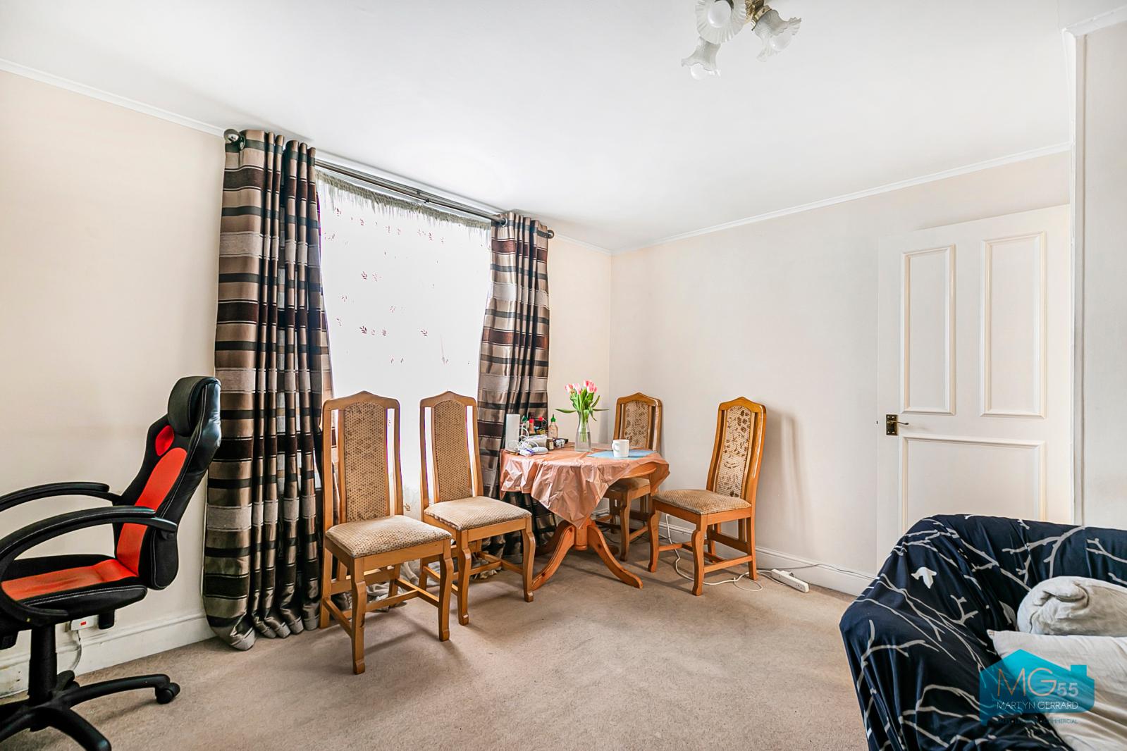 2 bedroom Apartment to rent - Martyn Gerrard
