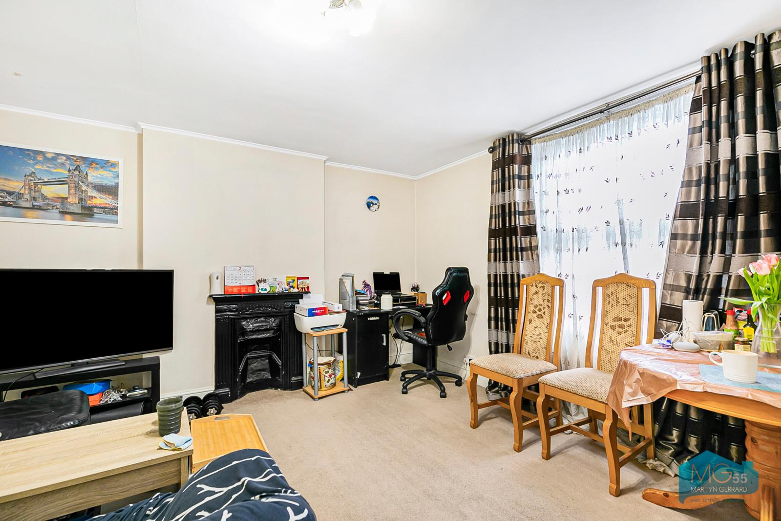 2 bedroom Apartment to rent - Martyn Gerrard