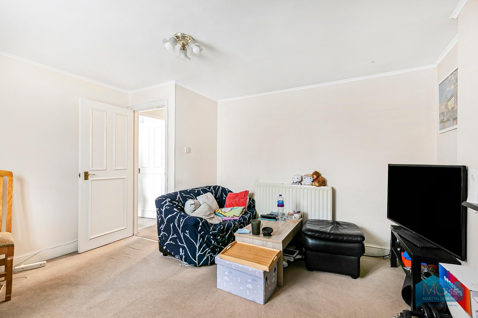 2 bedroom Apartment to rent - Martyn Gerrard