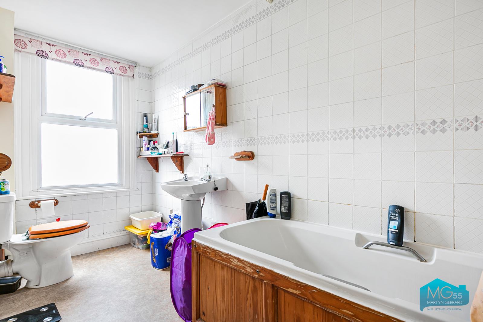 2 bedroom Apartment to rent - Martyn Gerrard