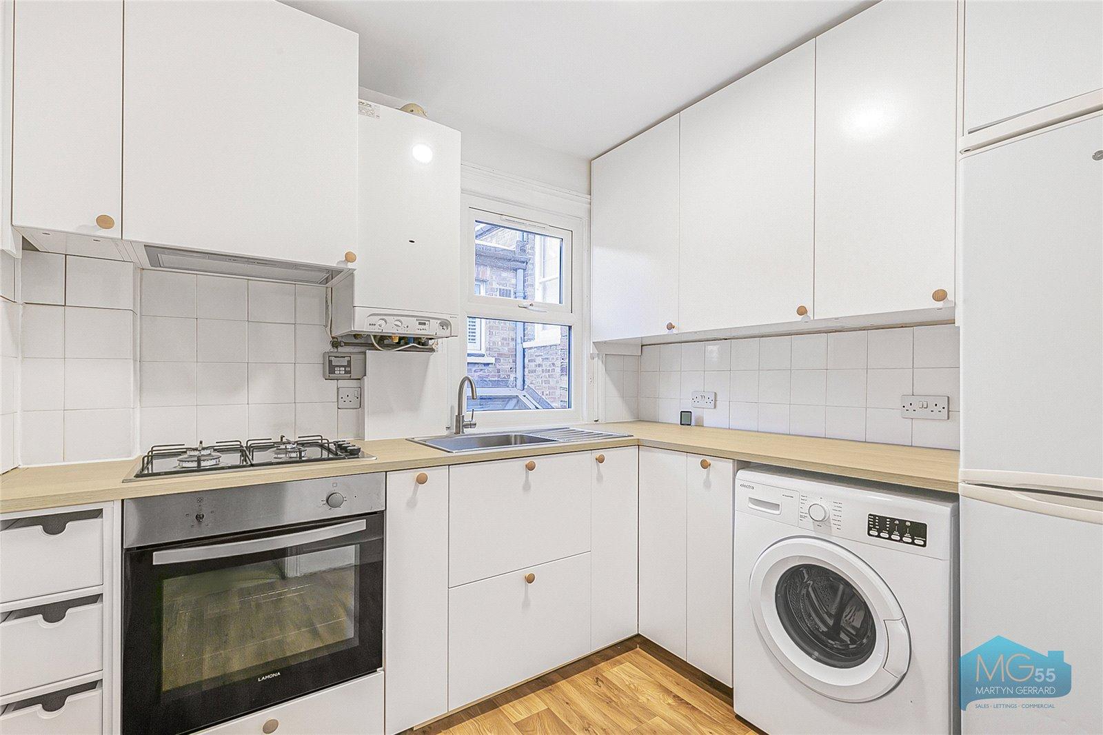 2 bedroom Apartment to rent - Martyn Gerrard