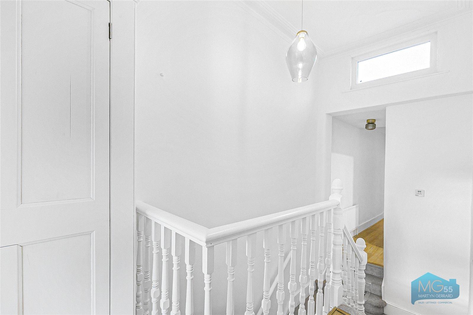 2 bedroom Apartment to rent - Martyn Gerrard