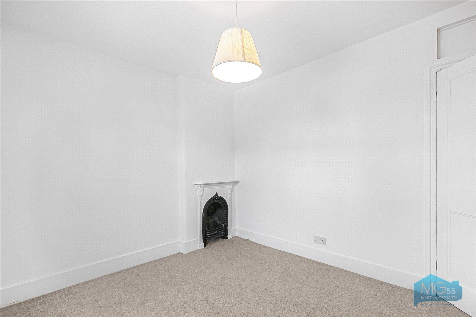2 bedroom Apartment to rent - Martyn Gerrard