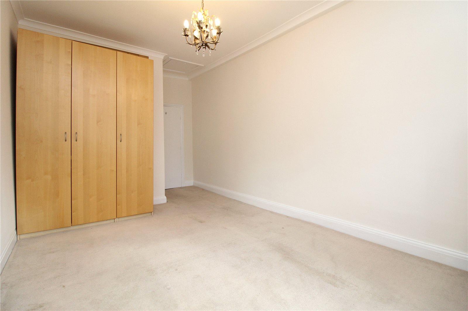 2 bedroom Apartment to rent - Martyn Gerrard