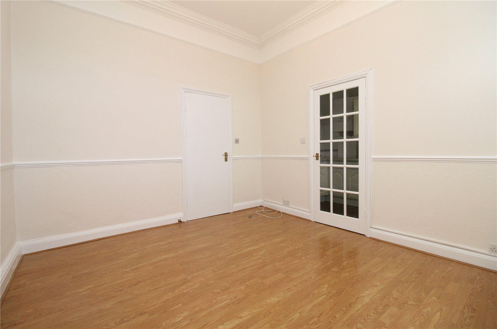 2 bedroom Apartment to rent - Martyn Gerrard