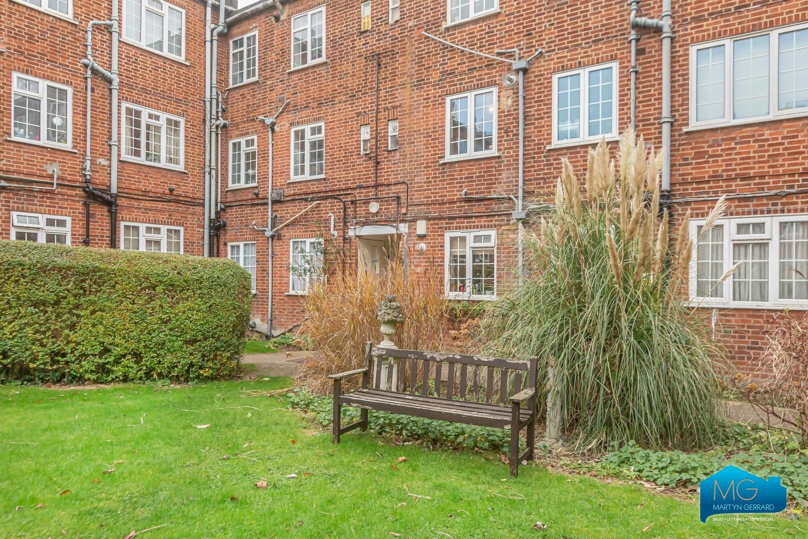 2 bedroom Apartment to rent - Martyn Gerrard