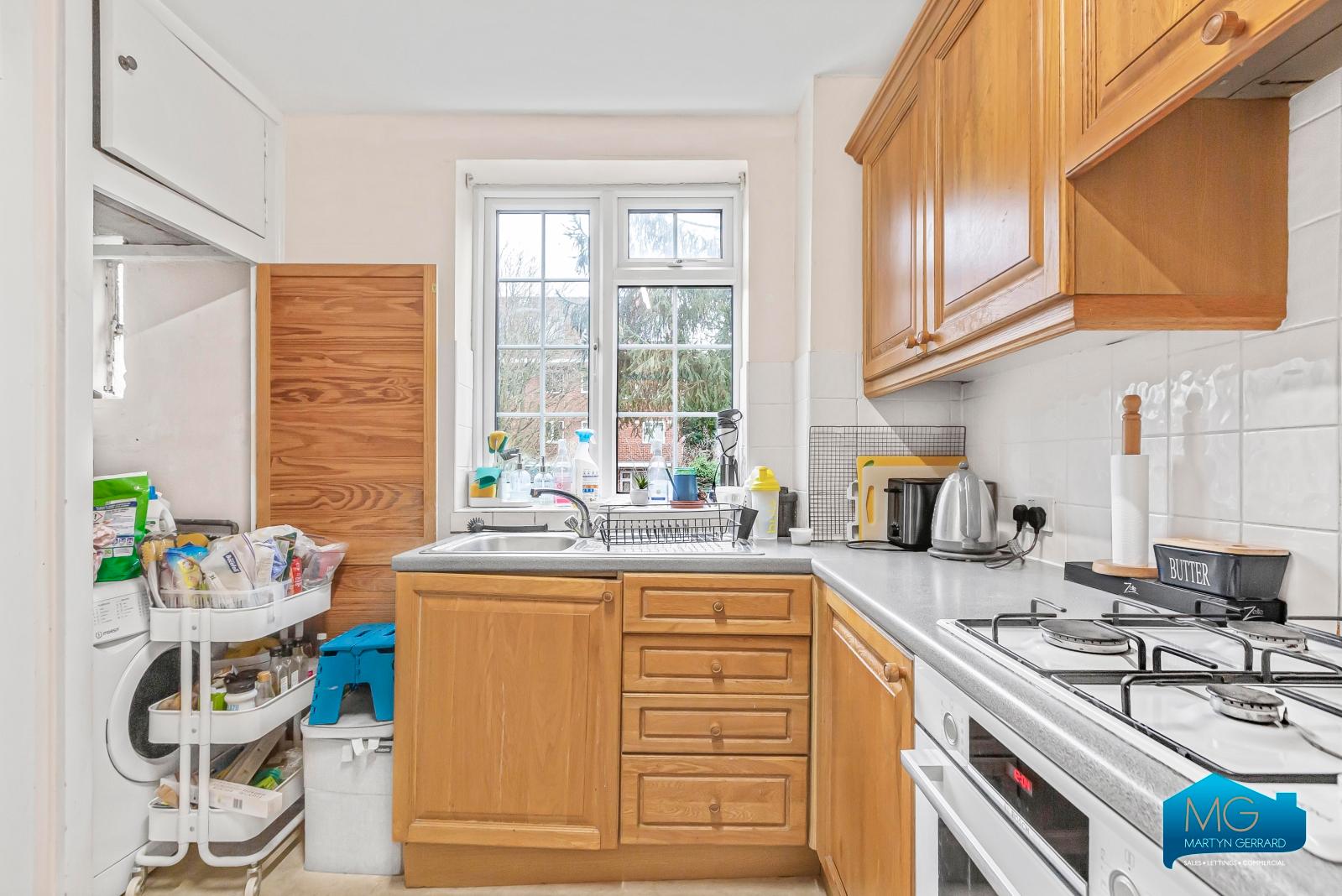 2 bedroom Apartment to rent - Martyn Gerrard
