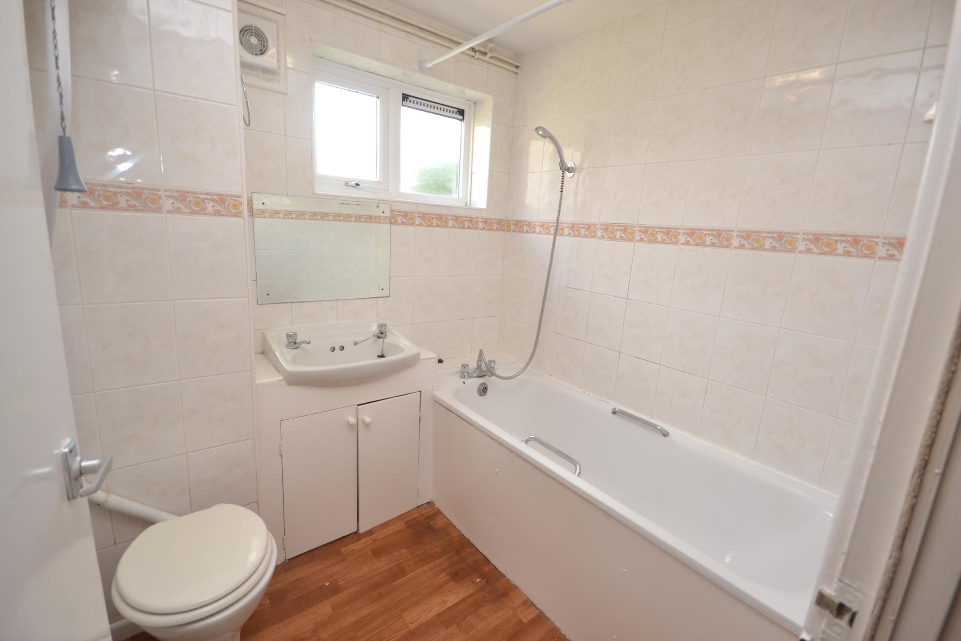 2 bedroom Ground Floor Flat to rent - Martyn Gerrard