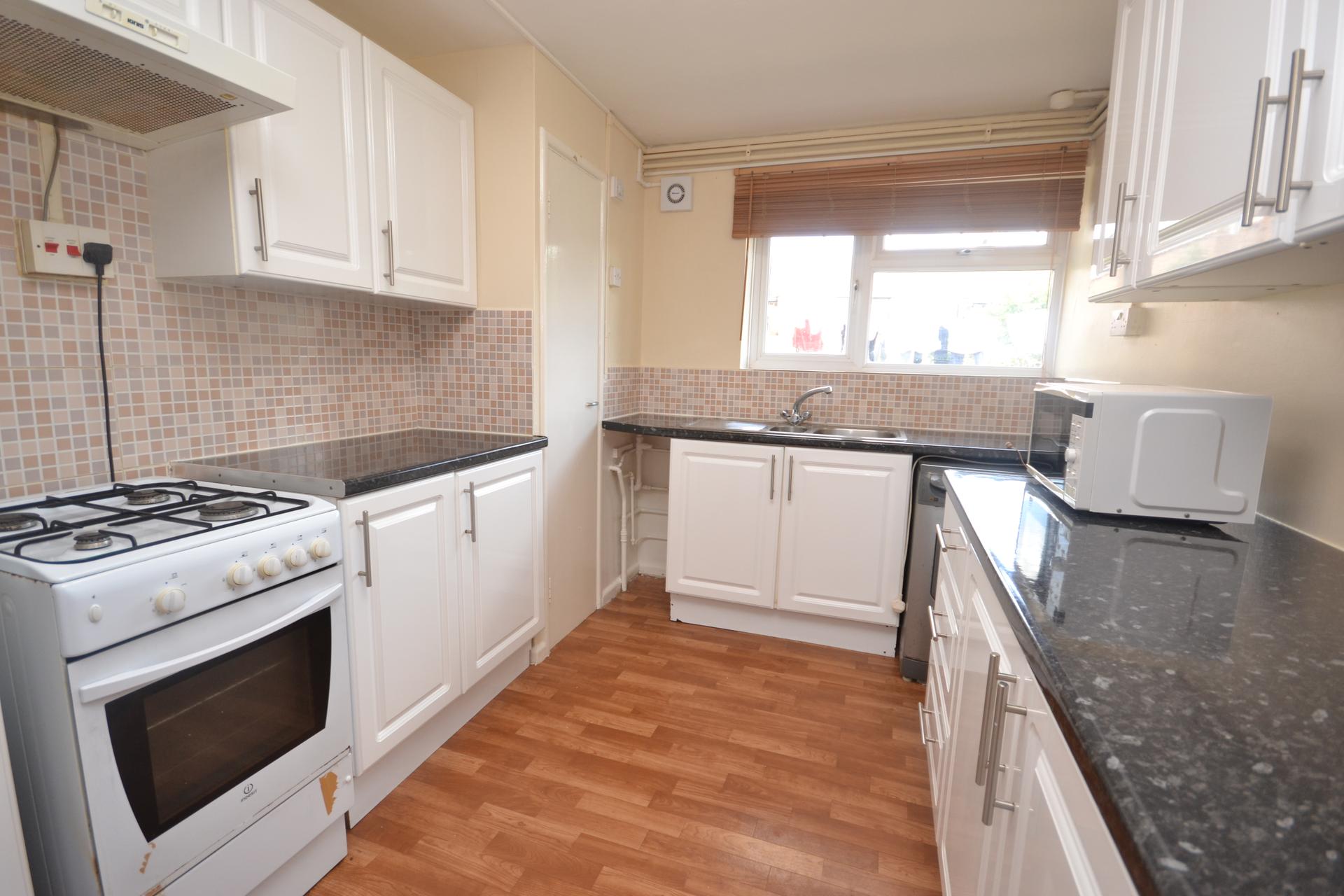 2 bedroom Ground Floor Flat to rent - Martyn Gerrard